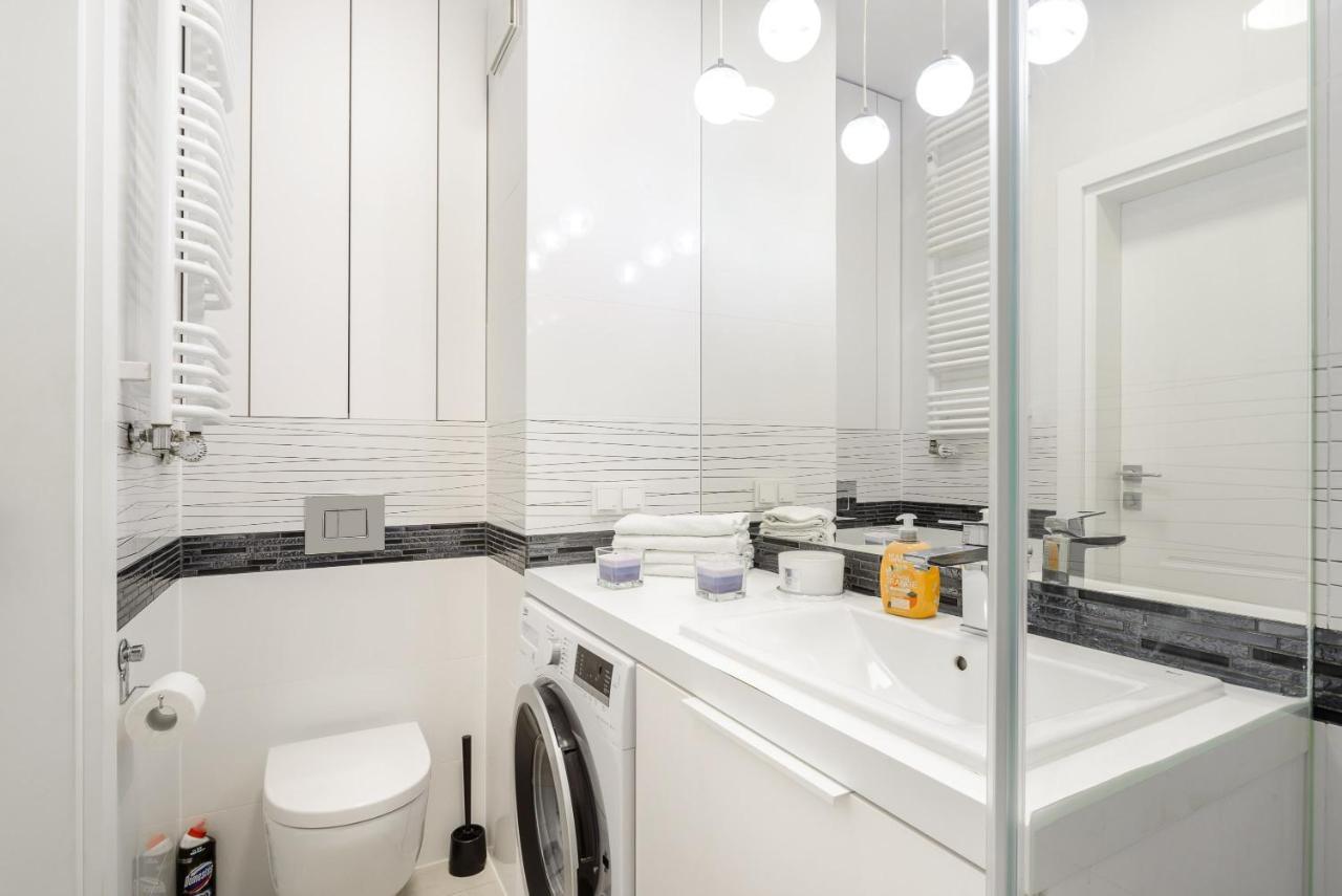 Luxury Apartment On Grzybowska Street วอร์ซอ ภายนอก รูปภาพ