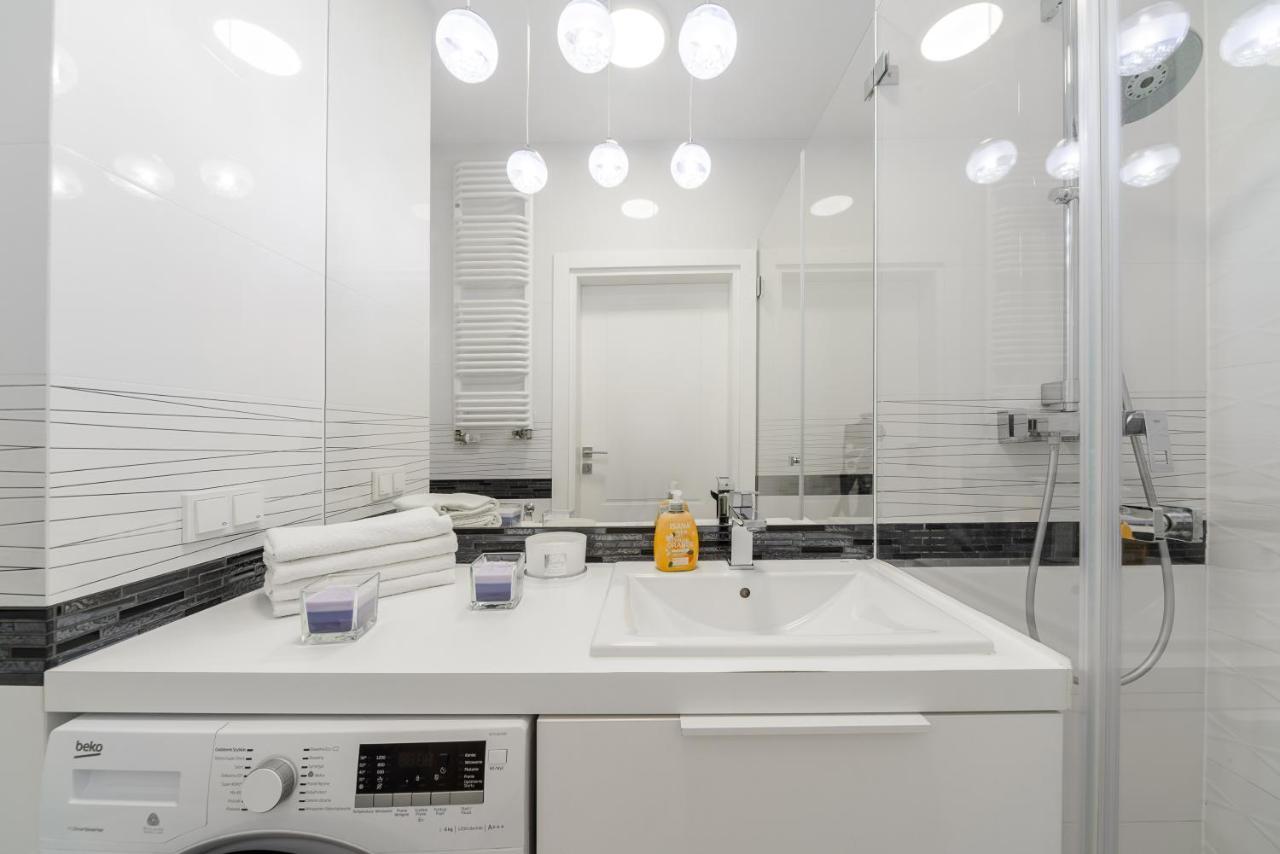 Luxury Apartment On Grzybowska Street วอร์ซอ ภายนอก รูปภาพ